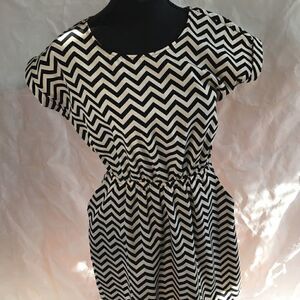 Tan black chevron pattern size Medium easy care